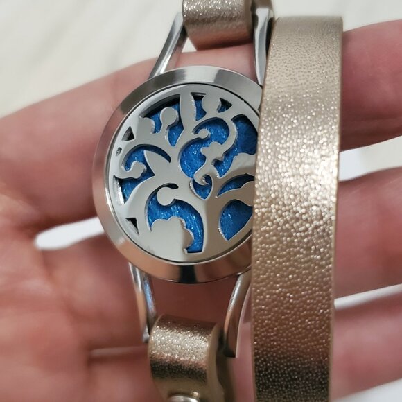 Essential Oil Diffuser Bracelet Wrap Band Gold Tone Tree Of Life Locket - Picture 1 of 5